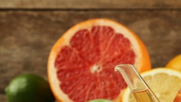 Té de frutos cítricos con miel de abejas o de agave.