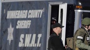 El pistolero entró en una tienda, y tomó rehenes tras una balacera.