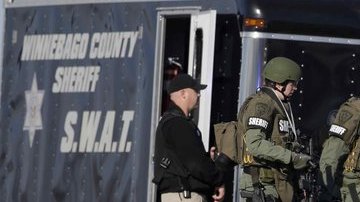 El pistolero entró en una tienda, y tomó rehenes tras una balacera.