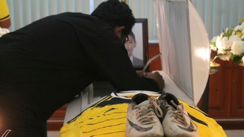 CHILPANCINGO, GUERRERO, 27SEPTIEMBRE2014.- Velorio del menor David Josué Evangelista de 15 años, quien murió en la agresión de Iguala, y fuera destacado jugador de tercera división del equipo “Los Avispones “. FOTO: JOSÉ I. HERNÁNDEZ /CUARTOSCURO.COM
