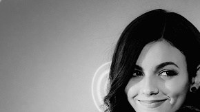 La actriz y cantante juvenil Victoria Justice fue una de las primeras en lamentar lo sucedido en California.