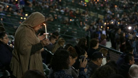 Vigilia en San Bernardino para honrar a las víctimas de la masacre ocurrida el 2 de diciembre de 2015.