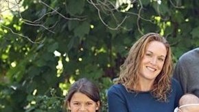 Michael Wetzel (centro) fue uno de los asesinados en la masacre en San Bernardino.