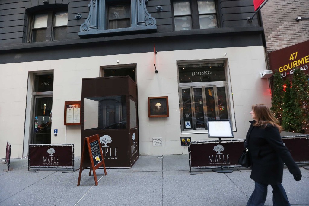 Maple Restaurant & Lounge ubicado en la Calle Oeste de la 47 en Times Square, era el lugar de trabajo del muchacho mexicano Hugo Galindo asesinado en la Avenida Decatur por 6 hombres. Foto Credito: Mariela Lombard / El Diario. 