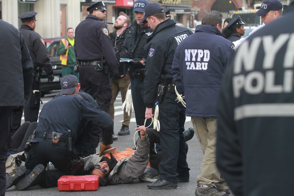 Arrestos de manifestantes en la calle Varick y Houston en Manhattan.