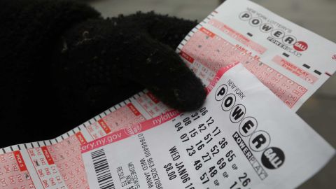 Powerball esta en 1.5 billion para mañana. 
Foto Credito: Mariela Lombard / El Diario.