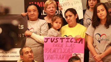 Durante meses, familias inmigrantes aliadas con organizaciones que defienden sus intereses, han pedido a la Corte Suprema que escuche sus voces y apruebe DAPA-DACA plus
Foto Credito: Mariela Lombard / El Diario.