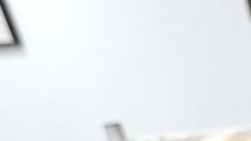 Guadalupe Martínez, dueña de la panadería LA Gourmet Bakery, prepara cientos de roscas para sus clients. / AURELIA VENTURA