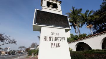 Residentes de Huntington Park han pedido una elección para destituir a varios concejales de esa ciudad. /AURELIA VENTURA