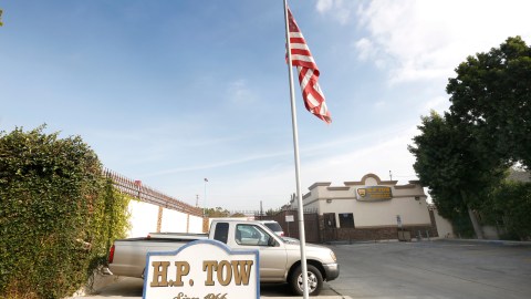 Según la acusación, que fue sometida a una corte federal en octubre, los dueños de la empresa HP Tow le dieron 2,650 dólares en sobornos al edil Valentín Amezquita, sin saber que éste grababa en audio y en video las conversaciones para el FBI, con el fin de lograr un aumento a las cuotas de remolque. /AURELIA VENTURA