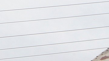 El arquitecto Michael Maltzan (izq.), el concejal José Huízar y el ingeniero de la ciudad, Garry Lee Moore, sobre el histórico puente de la Calle 6 que fue cerrado ayer antes de su demolición la próxima semana. /AURELIA VENTURA