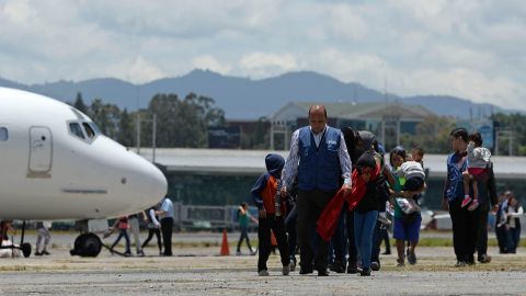 ARRIBA A GUATEMALA SEGUNDO VUELO DE NIÑOS DEPORTADOS JUNTO A SUS FAMILIARES