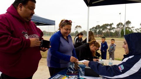 Residentes de Lynwood se inscriben con el reto de bajar de peso, y de paso llevarse $3,500 dólares y aprender sobre nutrición y rutinas de ejercicio.