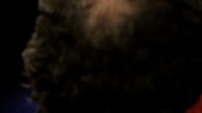 Antonio Margarito es revisado por el réferi durante su combate ante Miguel Cotto en el que su ojo fue seriamente dañado.