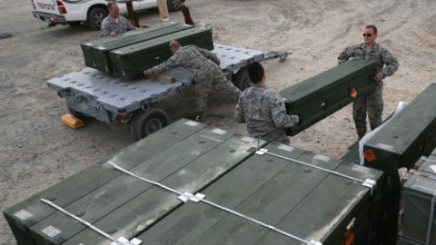 Un misil estadounidense Hellfire como el que se transporta en estas cajas llegó a Cuba por error.