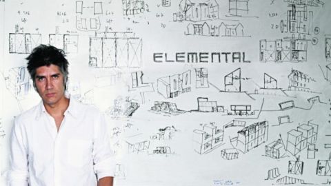 Alejandro Aravena es el cuarto latinoamericano que gana el prestigioso Premio Pritzker de Arquitectura.