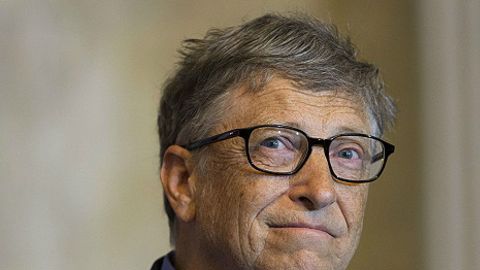 En 2015, la revista Forbes declaró a Bill Gates como el hombre más rico del mundo. Superó al mexicano Carlos Slim y al estadounidense Warren Buffett.