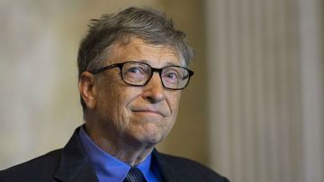 En 2015, la revista Forbes declaró a Bill Gates como el hombre más rico del mundo. Superó al mexicano Carlos Slim y al estadounidense Warren Buffett.