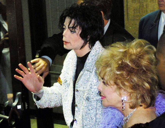 En septiembre de 2001, Jackson celebró los 30 años de vida artística e invitó a su concierto a Elizabeth Taylor y a Marlon Brando.