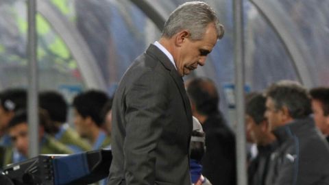 Javier 'Vasco' Aguirre ha afirmado estar tranquilo, pero paso a paso la realidad lo alcanza.