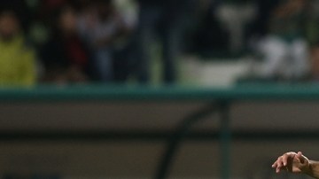 Marco Fabián en un amistoso del Eintracht Frankfurt frente al Borussia Dortmund.