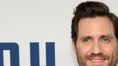 El actor venezolano, Édgar Ramírez, estuvo promocionando el mes pasado la película 'Joy', en la que trabaja con Jennifer Lawrence.