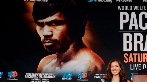 Bob Arum durante la conferencia de prensa en Los Ángeles para promover la pelea Pacquiao vs. Bradley.