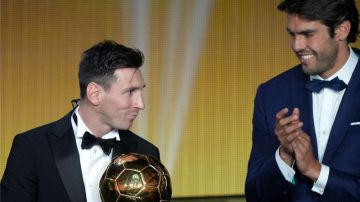Messi y Kaká, en la entrega del Balón de Oro.  Foto: EFE.