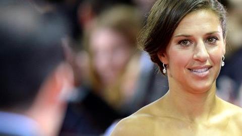 La futbolista estadounidense Carli Lloyd llega a la alfombra roja de la ceremonia de la FIFA celebrada en el Kongresshaus de Zúrich (Suiza) hoy, lunes 11 de enero de 2016.