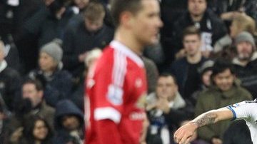 Gran partido en St. James Park entre Newcastle y Manchester United.