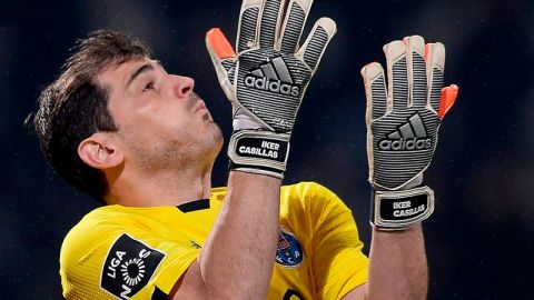 Casillas fue crucificado por la prensa de Portugal por cometer un error.