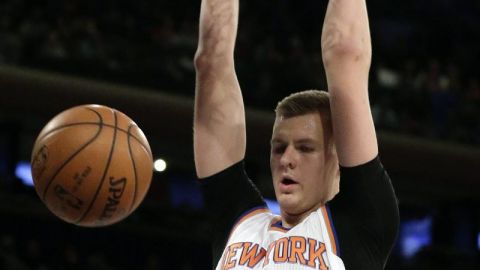 Kristaps Porzingis de los Knicks se esta volviendo muy popular en la NBA.