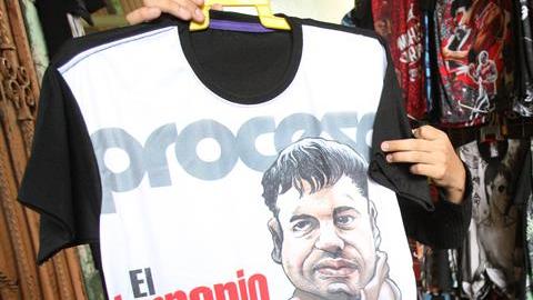 Productos que simbolizan al narcotraficante se venden como pan caliente en Los Ángeles.