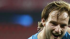 Rakitic, Iniesta y Turán celebran el gol de su compañero  Munir el Haddadi con el Barcelona.