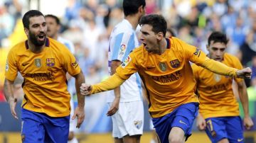 Messi consiguió un espectacular gol de volea, en el triunfo de Barcelona 2-1 sobre el Málaga. Foto: EFE.