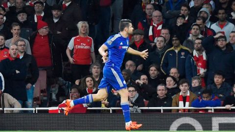 Gran imagen. Diego Costa celebra en un estadio mudo.