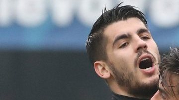 Morata y Dybala celebran un gol del primero en la goleada del Juventus.