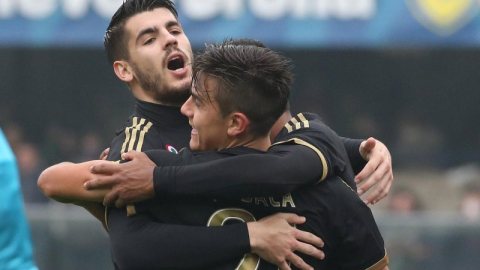Morata y Dybala celebran un gol del primero en la goleada del Juventus.