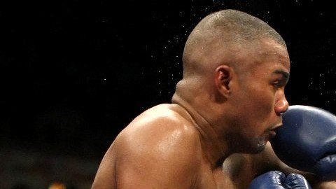 Tito Trinidad (izq) en su combate ante Roy Jones Jr.