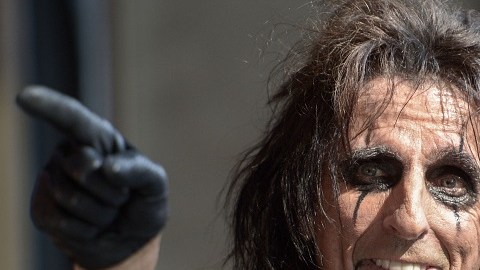 Alice Cooper aseguró tener más en común de lo que se piensa con una persona común y corriente.