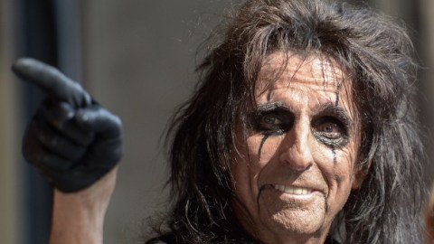 Alice Cooper aseguró tener más en común de lo que se piensa con una persona común y corriente.