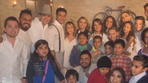 angelica rivera gaviota papa francisco album