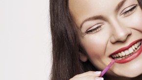 Los batidos o jugos de frutas y vegetales ricos en antioxidantes y fitonutrientes son excelentes para la piel, el cabello, los ojos, los dientes y resto del cuerpo.