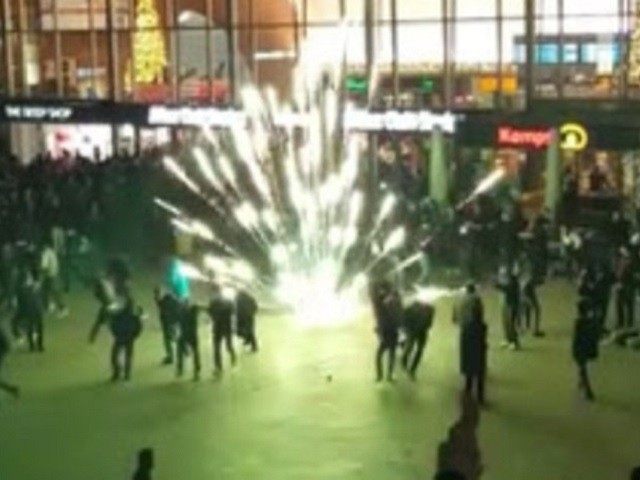 Videocaptura de disturbios de fin de año en Colonia.  