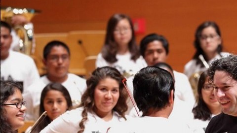 Gustavo Dudamel dirigirá a la Orquesta Juvenil de Los Ángeles en el Super Bowl 50.