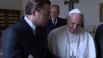 El actor estuvo acompañado de su padre en la audiencia privada que le concedió el Papa Francisco