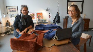 Maria Castelli, es la firma de diseño de carteras puesta en marcha por una madre y una hija argentinas, Cecilia Zanetta y Verónica Franzese.