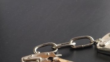 Detienen a dos colombianos por narcomenudeo.