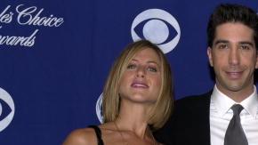 De izq. a der., el elenco de "Friends" Jennifer Aniston, David Schwimmer y Lisa Kudrow en 2001.