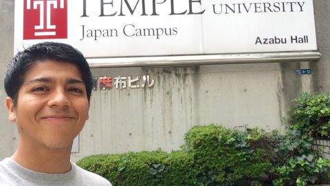 Daniel Zárate en una visita a la universidad Temple de Tokio.